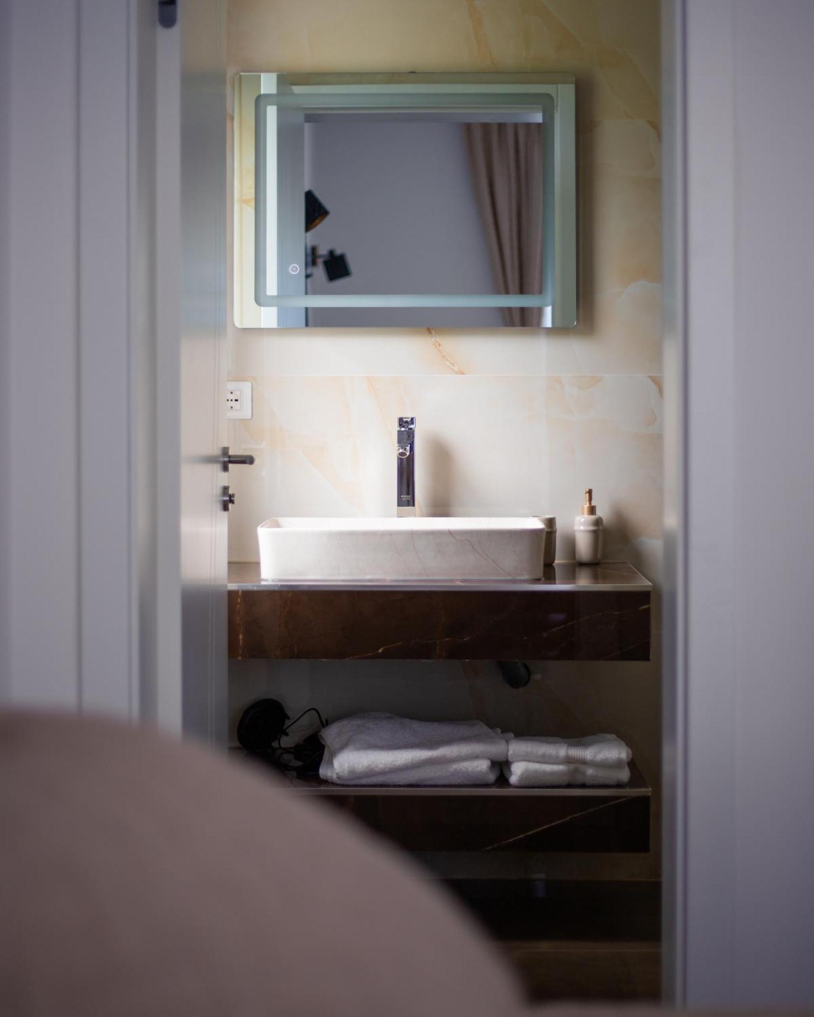 Bed and Breakfast White House Radac Peja Exterior foto